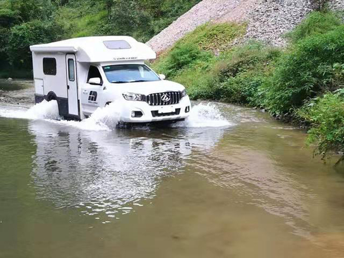 上汽大通T60單排四驅皮卡房車